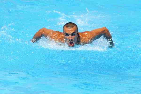 Aktives Schwimmen — Stockfoto