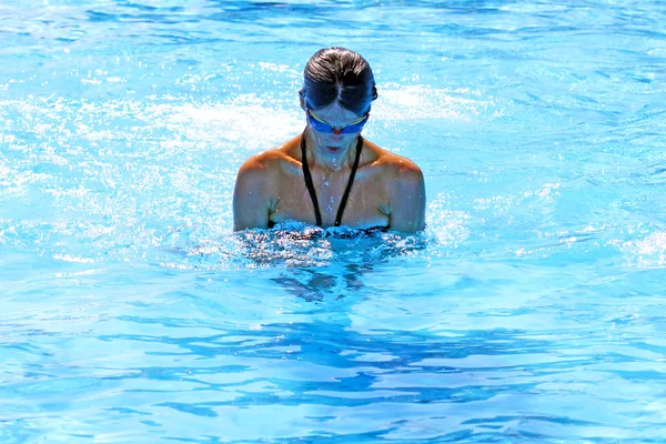 Swimming girl — Stock Photo, Image