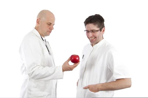 Dois médicos com uma maçã — Fotografia de Stock