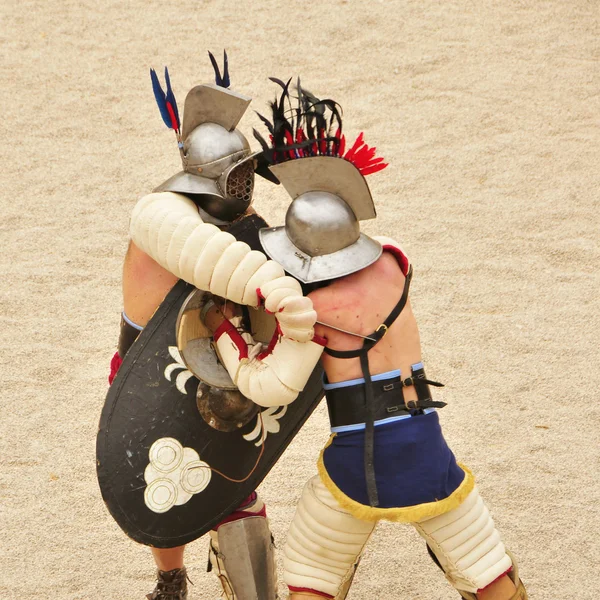 Gladiadores lutam no Anfiteatro Romano de Tarragona, Espanha — Fotografia de Stock