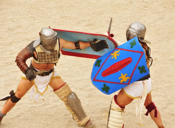 Gladiatoren strijd in Romeinse amfitheater van tarragona, Spanje — Stockfoto
