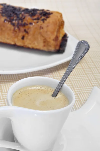 Croissant and coffee — Stock Photo, Image