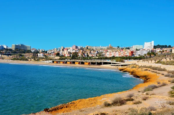 Пляж Мирагона и панорамный вид на Таррагону, Испания — стоковое фото