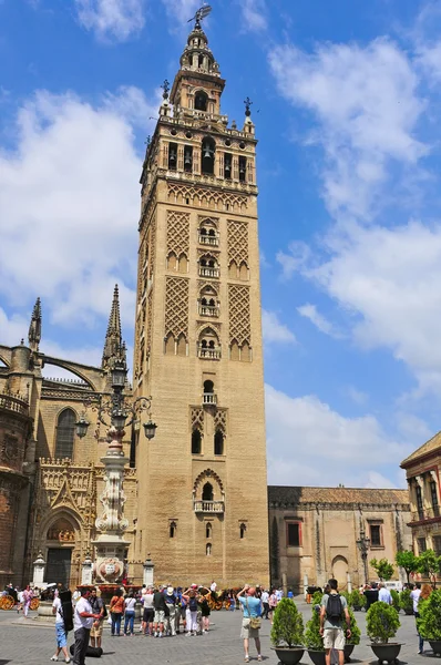 Katedrála a la giralda v seville, Španělsko — Stock fotografie