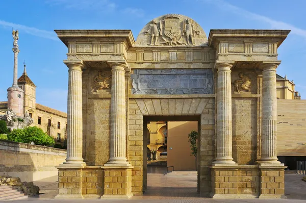 Puerta del Puente em Cordoba, Espanha — Fotografia de Stock