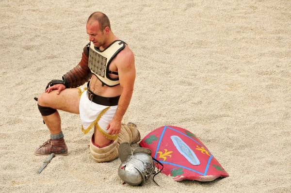 Gladiátor az arénában, a római amfiteátrum, Tarragona, Spanyolország — Stock Fotó