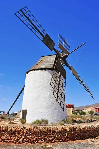 Windmolen in antigua, fuerteventura, Canarische eilanden, Spanje — Stockfoto