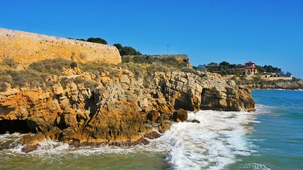 Forti de la reina en de kust van tarragona, Spanje — Stockfoto