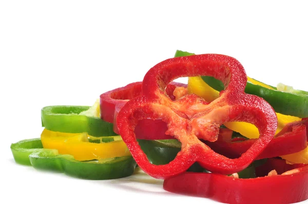 Fatias de pimentas amarelas, vermelhas e verdes — Fotografia de Stock