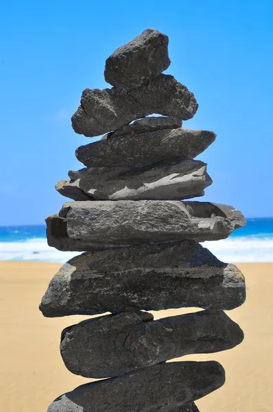 Evenwichtige stapel stenen — Stockfoto