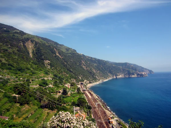 Railroad station langs de Italiaanse kust — Stockfoto