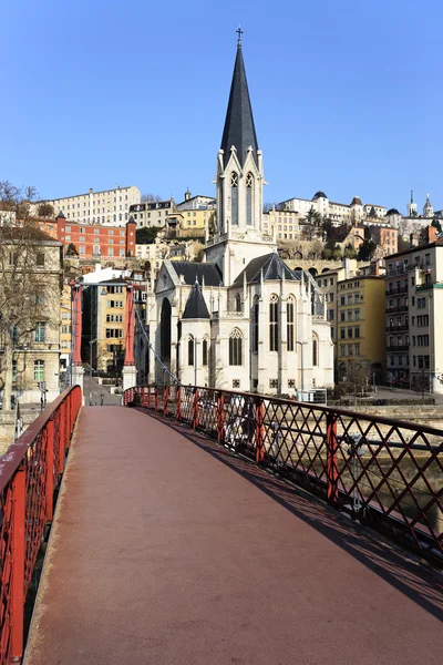 Lyon kırmızı yaya köprüsü ile görmek — Stok fotoğraf