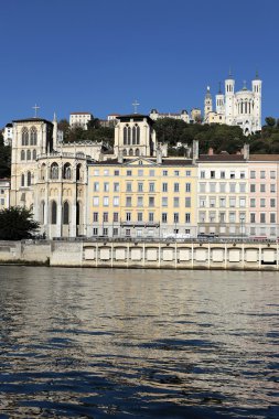 Rhone Nehri'nin ve basilica