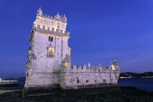 Slavné Belémská věž v noci — Stock fotografie