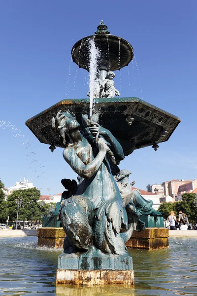 Berühmter Brunnen auf dem Rossio-Platz — Stockfoto