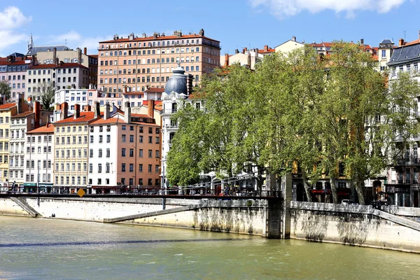 Farbenfrohe Gebäude in der Stadt Lyon — Stockfoto