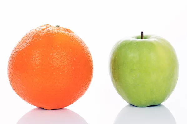 Μήλο και πορτοκάλι — Φωτογραφία Αρχείου