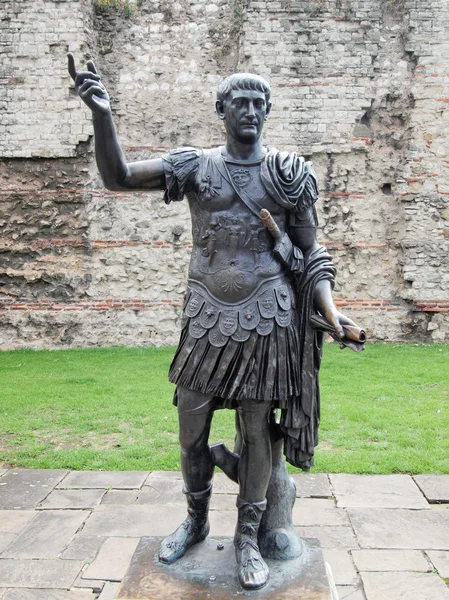 Estatua del emperador Trajano —  Fotos de Stock