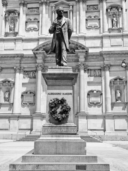 Manzoni statue, Milan — Stock Photo, Image