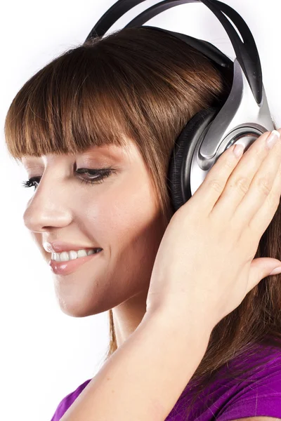 Mujer bonita escuchando, y disfrutando de la música —  Fotos de Stock