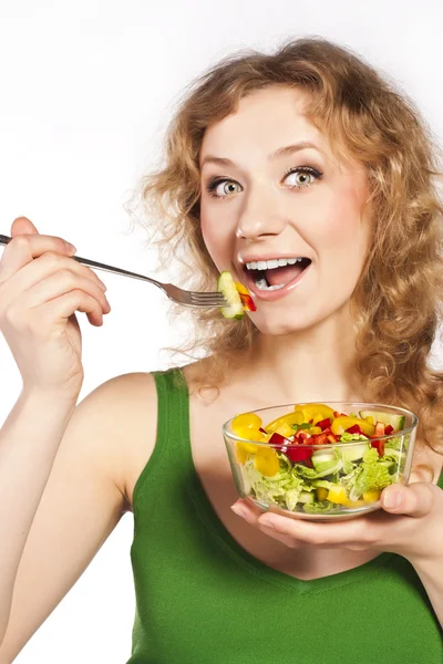 Salata sağlıklı güzel kadın — Stok fotoğraf