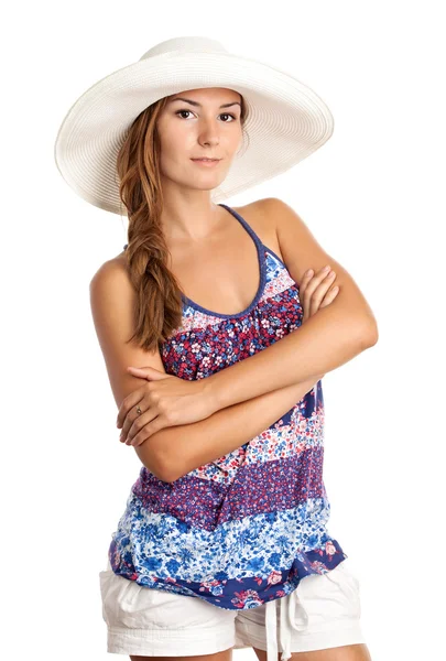 Menina bonita em roupas de verão e usando um chapéu — Fotografia de Stock