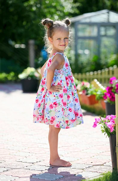 Cute four-year girl looking at camera outdoors — Stock Photo, Image