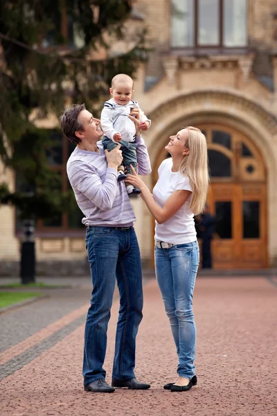 Caucasian couple with one-year old boy outdoors — Stock Photo, Image