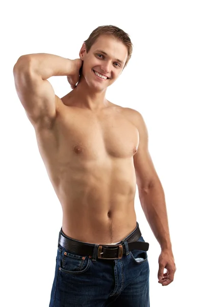Веселый молодой человек в джинсах с голым туловищем — стоковое фото
