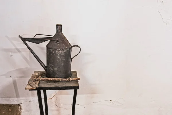 Old oil can — Stock Photo, Image