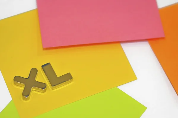 Znak XXL, kolorowe etykiety — Zdjęcie stockowe