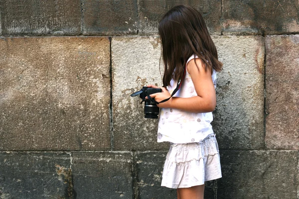 Small girl with big camera — Stock Photo, Image