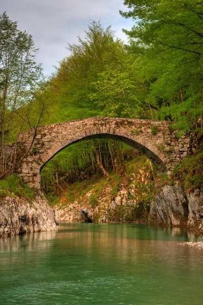 Древний мост через реку Надиза — стоковое фото