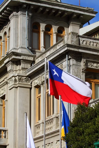 Official building in Punta Arenas with the Strait of Magellan — Stock Photo, Image