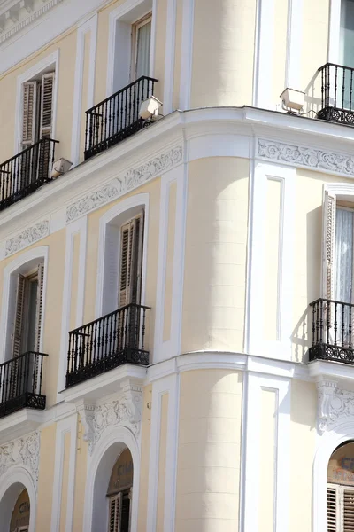Architecture méditerranéenne en Espagne. Ancien immeuble à Madrid . — Photo