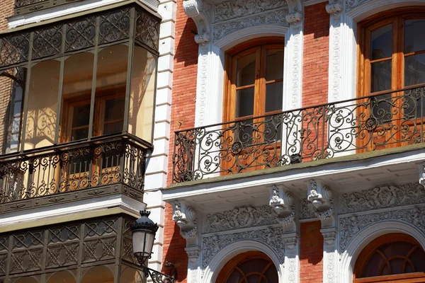 Fachada de una casa en Toledo, España — Foto de Stock