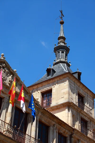 Krásná budova ayuntamiento v plaza del ayuntamiento, naproti katedrále. Toledo. Španělsko — Stock fotografie