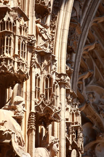 托莱多，西班牙的大教堂的雕像 — 图库照片