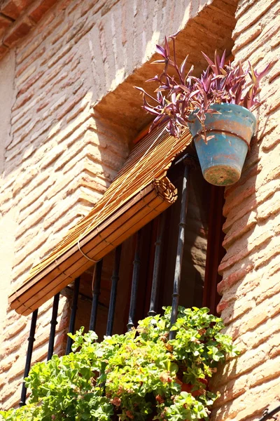 Fachada de uma casa em Toledo, Espanha — Fotografia de Stock