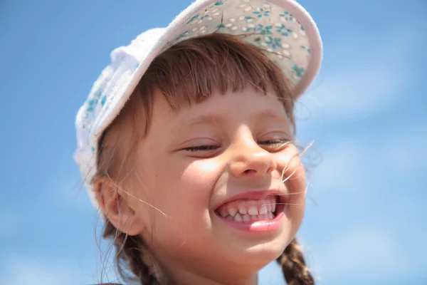 Retrato de uma menina rindo — Fotografia de Stock