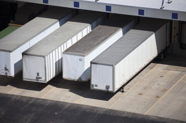Loading docks and the trailers