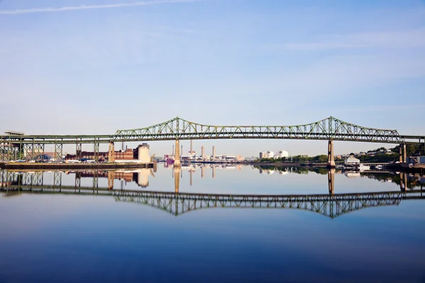 Tobin memorial bridge of mystic river bridge in boston — Stockfoto