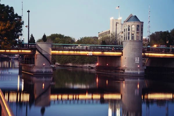 密尔沃基河上的桥 — 图库照片