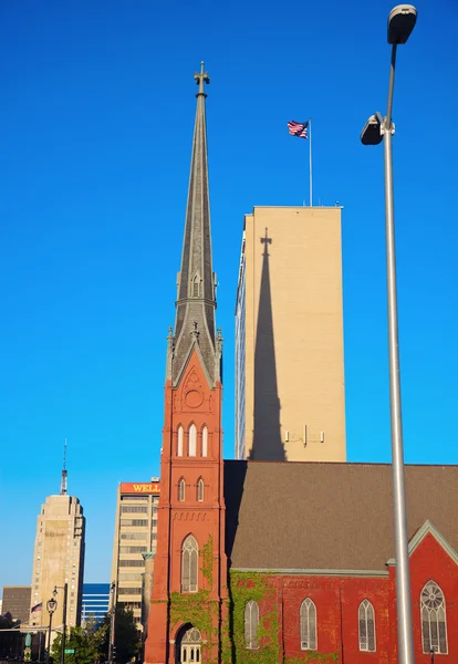 밀워키 시내에 빨간 교회 — 스톡 사진