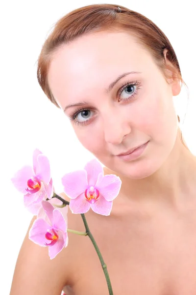 Close-up πορτρέτο της νέα υγιή κοκκινομάλλης γυναίκα με λουλούδι — Φωτογραφία Αρχείου