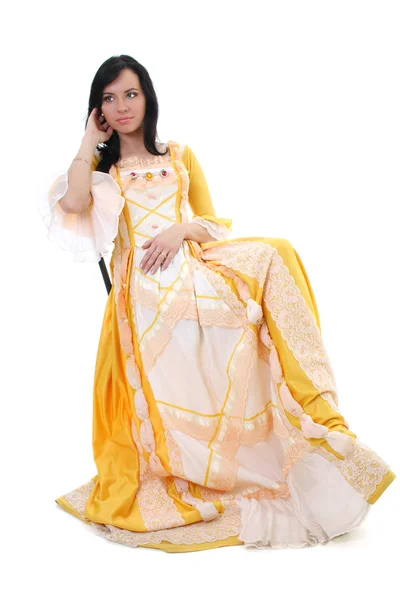 Kobieta w żółtej sukience średniowiecznej na białym — Zdjęcie stockowe
