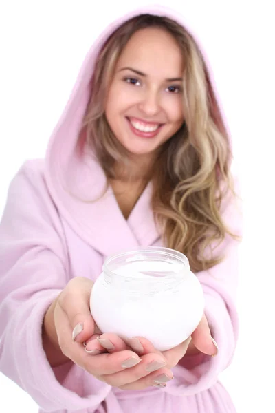 Mujer joven con la crema después del baño — Foto de Stock