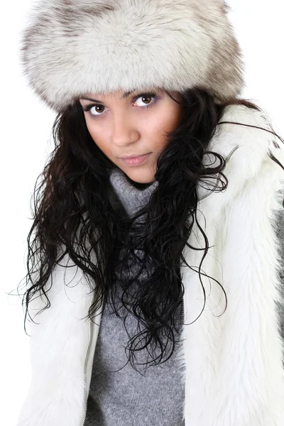 Atraktivní žena v kožešinové čepici — Stock fotografie