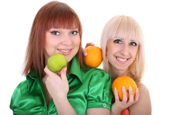 Dos jóvenes mujeres atractivas con manzana verde y naranja — Foto de Stock