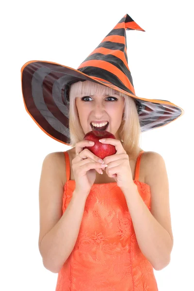 Ελκυστική κοπέλα στο καπέλο δάγκωμα κόκκινο μήλο — Φωτογραφία Αρχείου